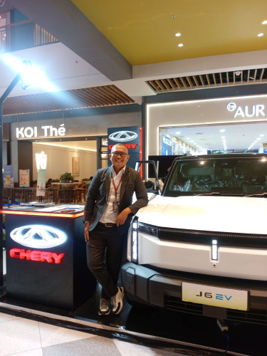 Sales  chery Bandung